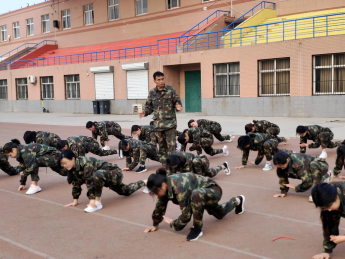 威廉体育williamhill开展“传帮带”式新入职辅导员培训day5