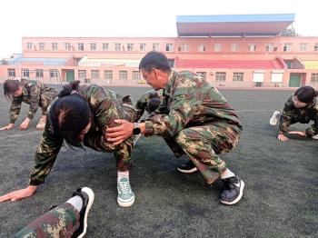 威廉体育williamhill开展“传帮带”式新入职辅导员培训day5