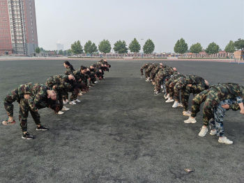 威廉体育williamhill开展“传帮带”式新入职辅导员培训day5