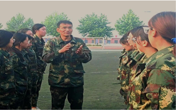 威廉体育williamhill开展“传帮带”式新入职辅导员培训day5