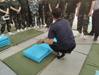 威廉体育williamhill开展“传帮带”式新入职辅导员培训day5