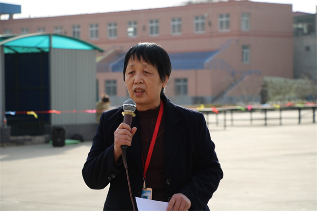 芬芳妇女节  感恩春晖情——我校举办“三八”节趣味活动