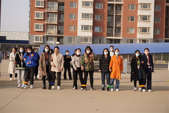 芬芳妇女节  感恩春晖情——我校举办“三八”节趣味活动