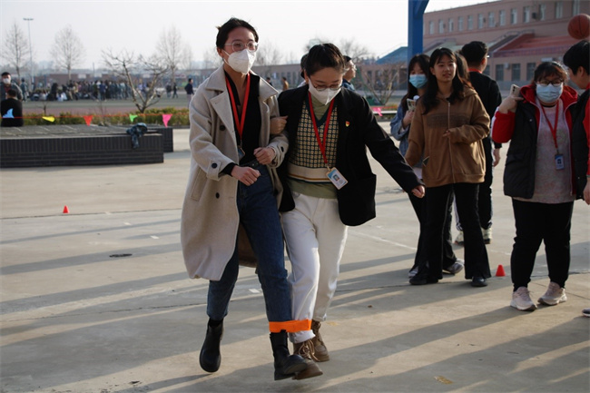 芬芳妇女节  感恩春晖情——我校举办“三八”节趣味活动