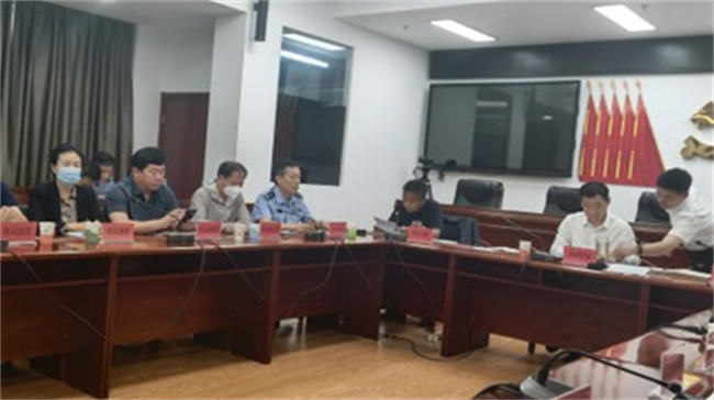 正门亮起红绿灯，师生出行更安心！ ——威廉体育williamhill正门红绿灯正式投入使用