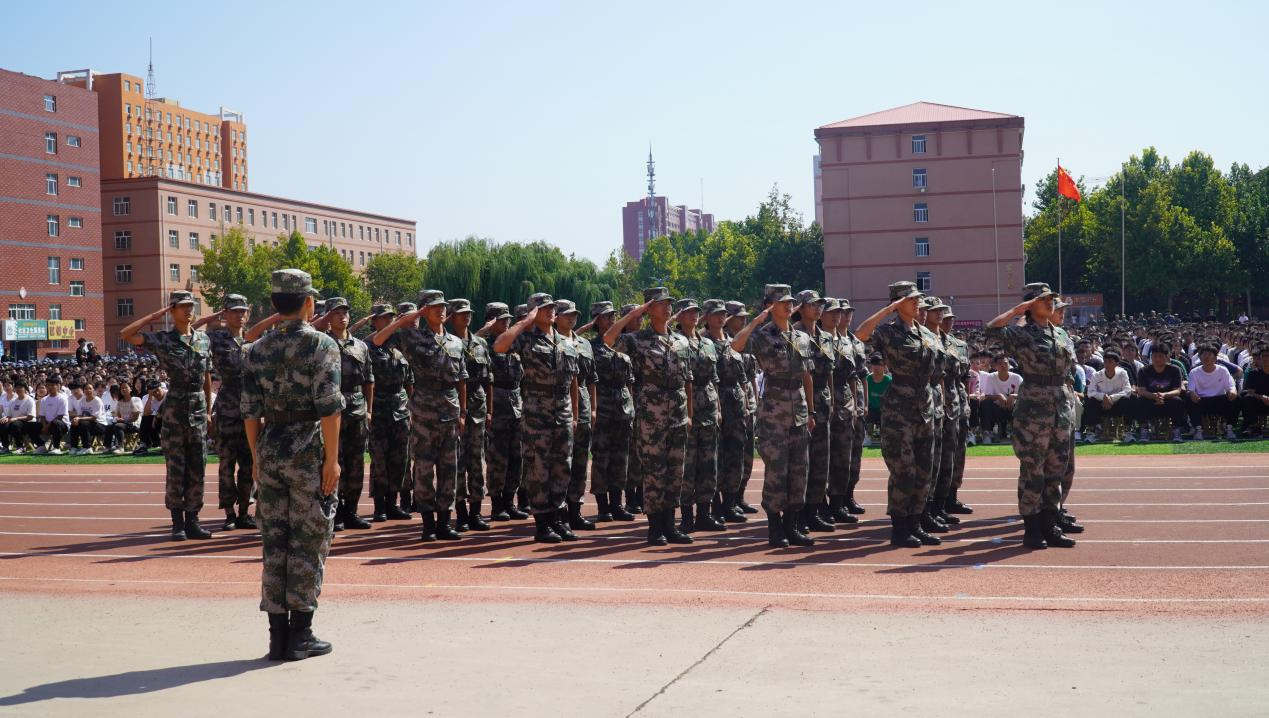 威廉体育williamhill2023级新生军训开营式隆重举行