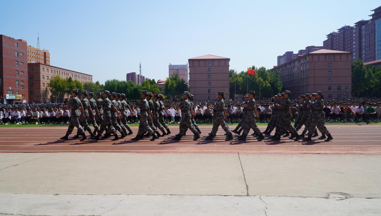 威廉体育williamhill2023级新生军训开营式隆重举行