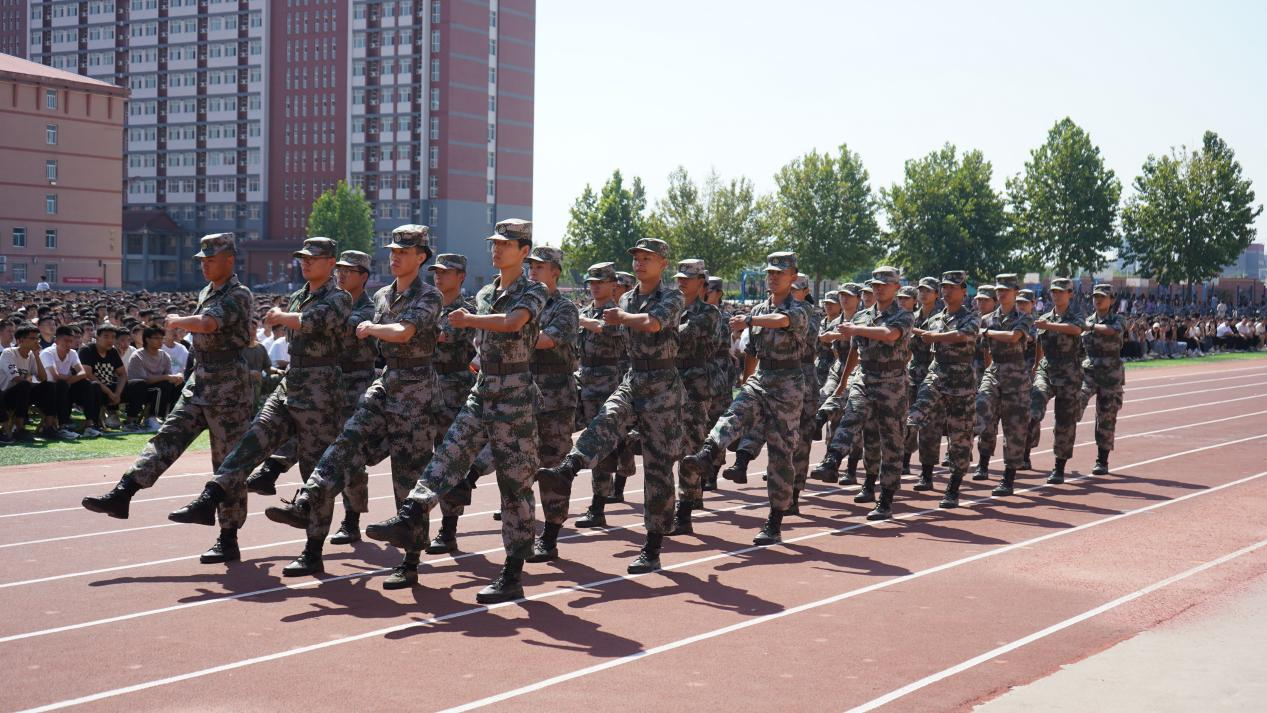 威廉体育williamhill2023级新生军训开营式隆重举行
