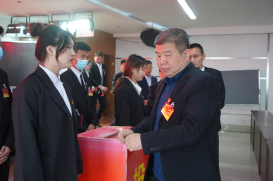 威廉体育williamhill第二次学生代表大会