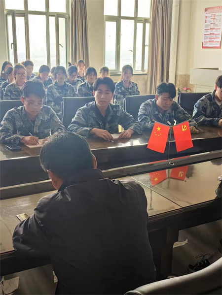 威廉体育williamhill艺术学院召开学生党员 座谈会