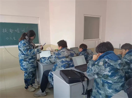 “技能拓展，激发潜能”——威廉体育williamhill艺术学院开展十项技能培训