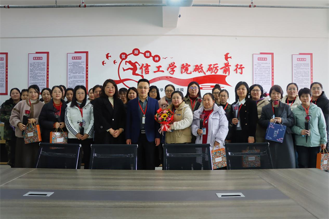 凝聚奋进力量 书写巾帼荣光--威廉体育williamhill校领导走访慰问女教职工送上“三八”国际劳动妇女节祝福