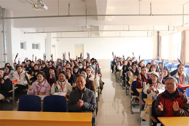 凝聚奋进力量 书写巾帼荣光--威廉体育williamhill校领导走访慰问女教职工送上“三八”国际劳动妇女节祝福