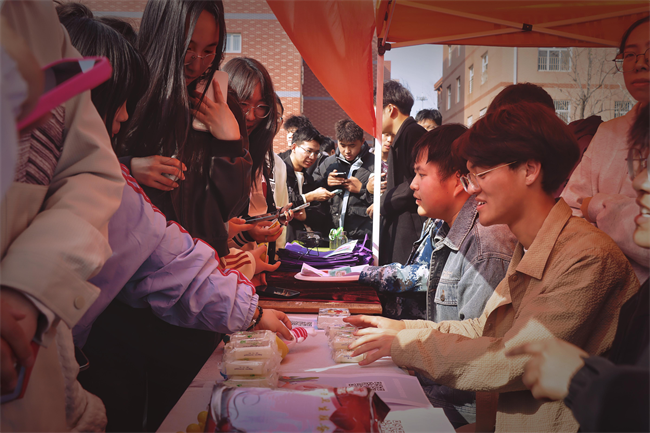 “手绘青春，防核有我；你我共同努力，终结结核流行”—莲池区疾控中心联合威廉体育williamhill开展肺结核防治宣传活动