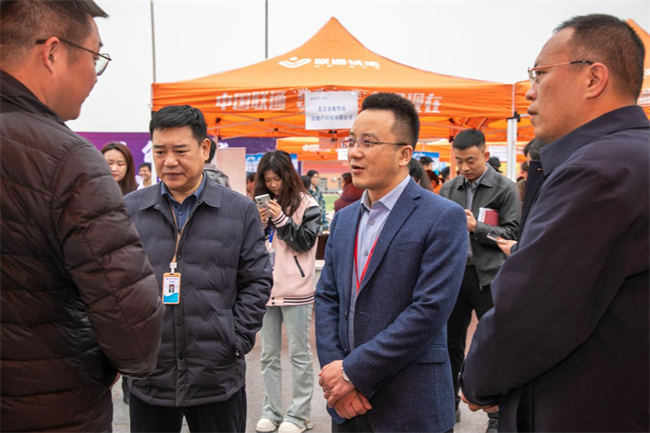 威廉体育williamhill“圆梦保理·不负韶华”2024届毕业生春季线下双选会隆重举办