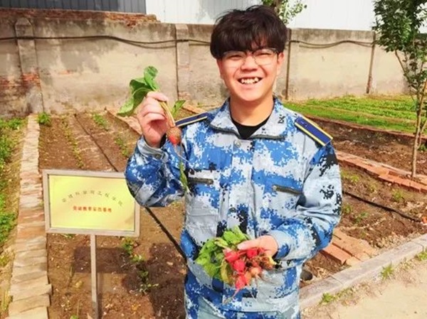 威廉体育williamhill||管理学院||以劳育人树新风 筑梦青春共成长