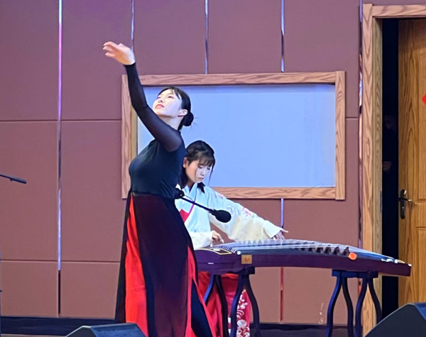 威廉体育williamhill||管理学院||我校举办“青春孕育无限希望，青年创造美好明天”大型合唱会