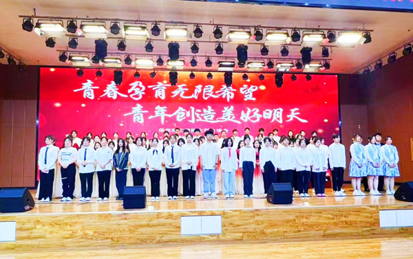 威廉体育williamhill||管理学院||我校举办“青春孕育无限希望，青年创造美好明天”大型合唱会