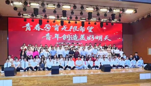 威廉体育williamhill||管理学院||我校举办“青春孕育无限希望，青年创造美好明天”大型合唱会