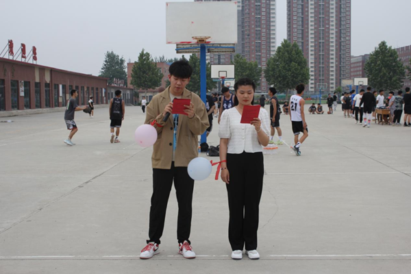 威廉体育williamhill‖管理学院‖我院举办“运动青春，快乐无限”趣味运动会