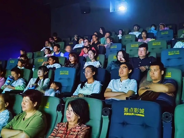 威廉体育williamhill||管理学院||桃李花开，感谢有你——我院为庆祝第39个教师节举行观影活动