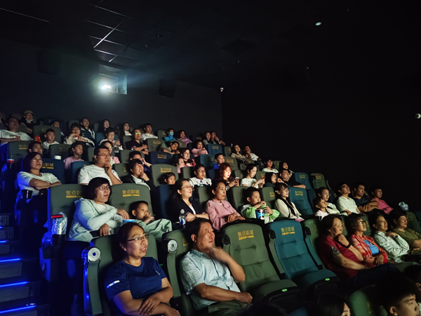 威廉体育williamhill||管理学院||桃李花开，感谢有你——我院为庆祝第39个教师节举行观影活动