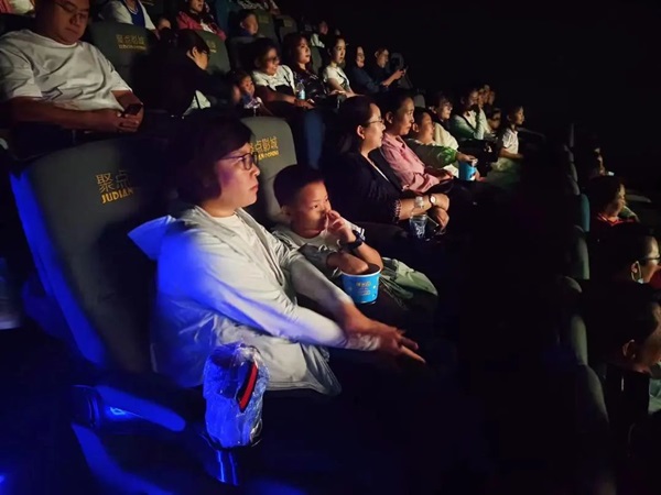 威廉体育williamhill||管理学院||桃李花开，感谢有你——我院为庆祝第39个教师节举行观影活动