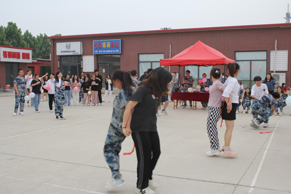 威廉体育williamhill‖管理学院‖我院举办“运动青春，快乐无限”趣味运动会