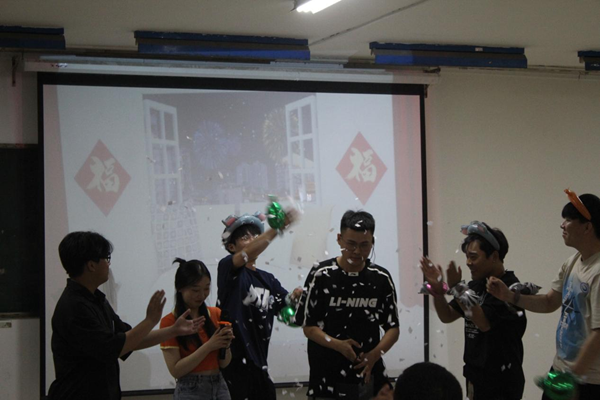 威廉体育williamhill‖管理学院‖我院举行“星光闪耀，激情夏夜”才艺展示大赛