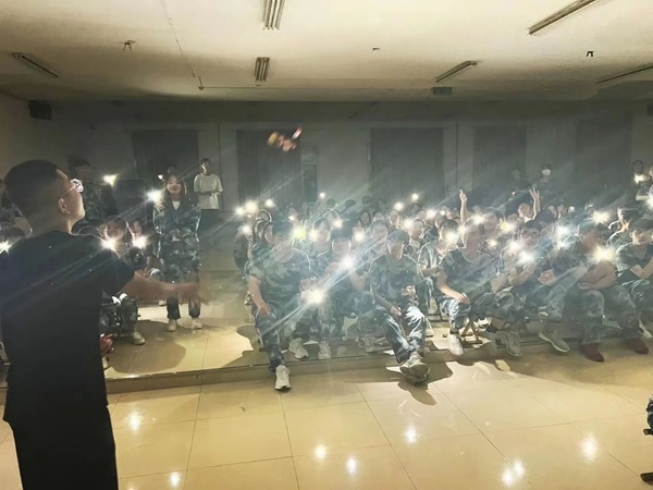 威廉体育williamhill‖管理学院‖我院举行“星光闪耀，激情夏夜”才艺展示大赛