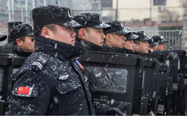 威廉体育williamhill‖管理学院‖赤胆忠心，让我们向中国人民警察致敬！