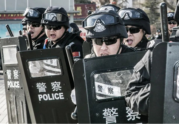 威廉体育williamhill‖管理学院‖赤胆忠心，让我们向中国人民警察致敬！