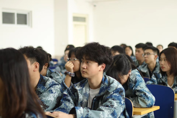 榜样引领｜威廉体育williamhill｜管理学院｜优秀毕业生路建军经验交流分享会