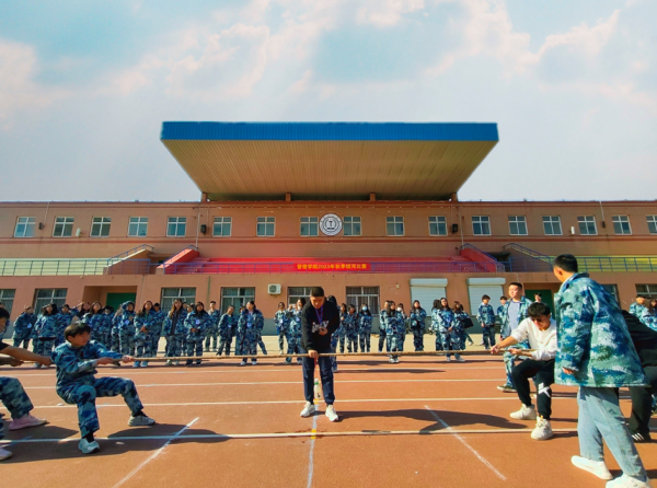 威廉体育williamhill||管理学院||力拔山河，“绳”采飞扬——管理学院举行2023年秋季拔河比赛