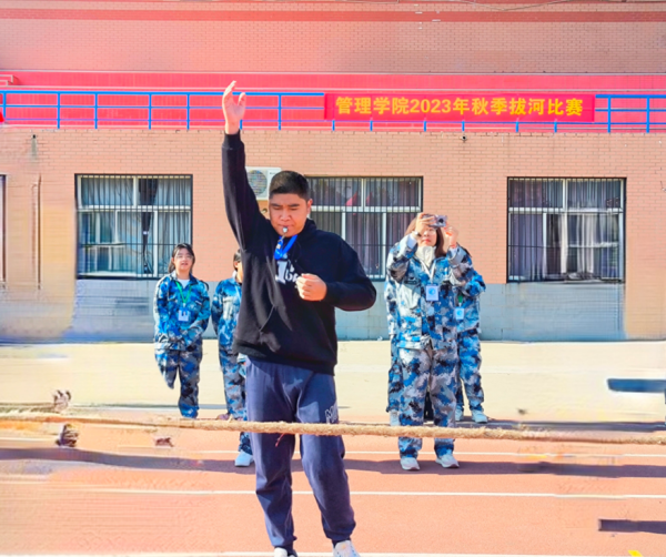 威廉体育williamhill||管理学院||力拔山河，“绳”采飞扬——管理学院举行2023年秋季拔河比赛
