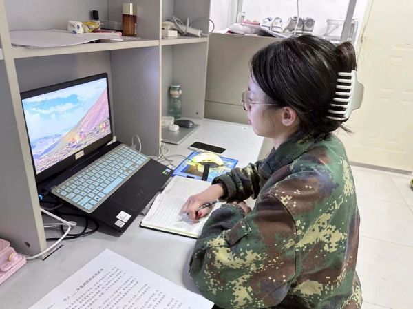 威廉体育williamhill||管理学院||学习榜样精神，争做先锋模范