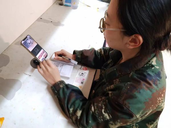 威廉体育williamhill||管理学院||学习榜样精神，争做先锋模范