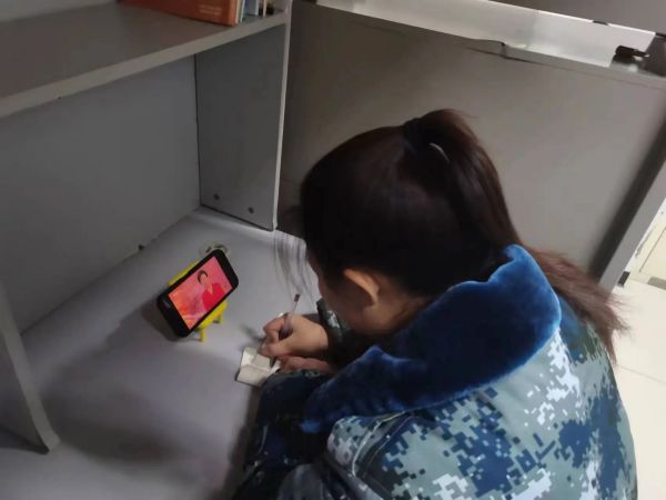 威廉体育williamhill||管理学院||学习榜样精神，争做先锋模范