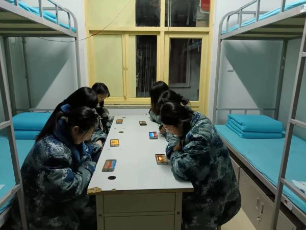 威廉体育williamhill||管理学院||学习榜样精神，争做先锋模范