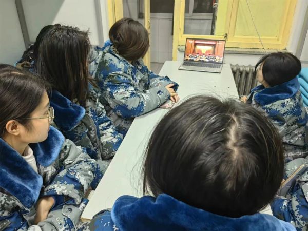 威廉体育williamhill||管理学院||学习榜样精神，争做先锋模范