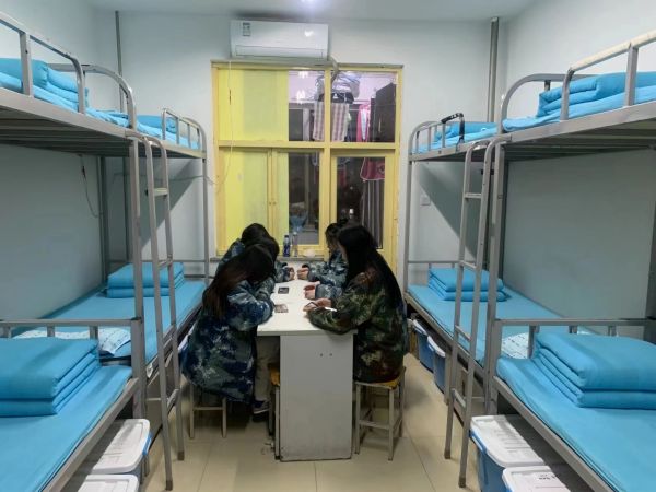 威廉体育williamhill||管理学院||学习榜样精神，争做先锋模范