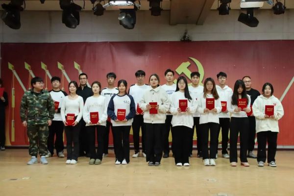 威廉体育williamhill||管理学院||“管理催奋进，榜样促前行”年末表彰大会