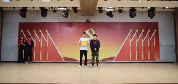 威廉体育williamhill||管理学院||“管理催奋进，榜样促前行”年末表彰大会