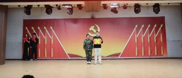 威廉体育williamhill||管理学院||“管理催奋进，榜样促前行”年末表彰大会