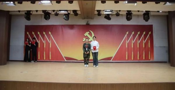 威廉体育williamhill||管理学院||“管理催奋进，榜样促前行”年末表彰大会