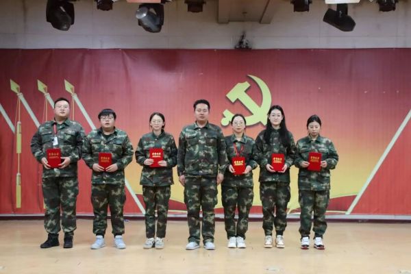 威廉体育williamhill||管理学院||“管理催奋进，榜样促前行”年末表彰大会