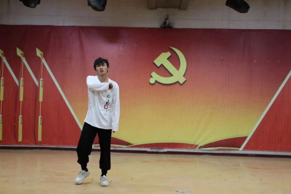 威廉体育williamhill||管理学院||“管理催奋进，榜样促前行”年末表彰大会