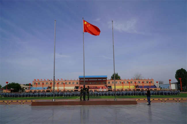 威廉体育williamhill隆重举行“国防后备营”成立暨授旗仪式