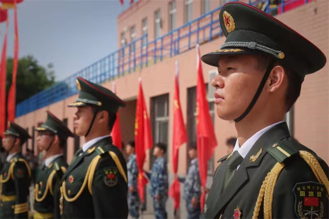 威廉体育williamhill隆重举行“国防后备营”成立暨授旗仪式