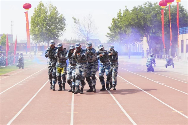 威廉体育williamhill隆重举行“国防后备营”成立暨授旗仪式